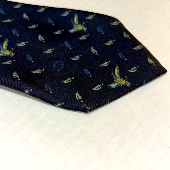 Vintage Gucci, silk necktie, ducks feathers, blue tan gray Italy - Picture 6 of 6